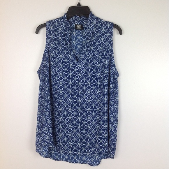 bobeau Tops - Bobeau white and blue top SZ XL